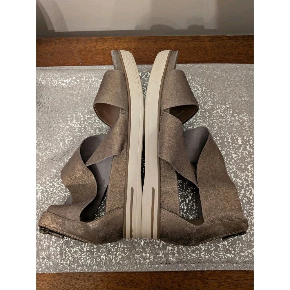Eileen Fisher Sport Platform Women’s 9 Sandals Gold Metallic Suede Leather NEW